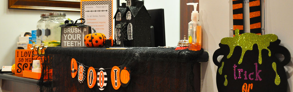 halloween desk decorating contest